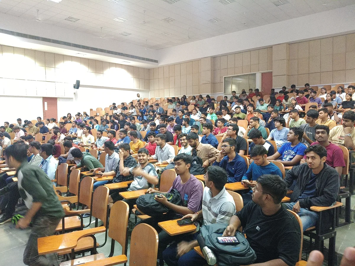 Lecture Hall Presentation & Briefing